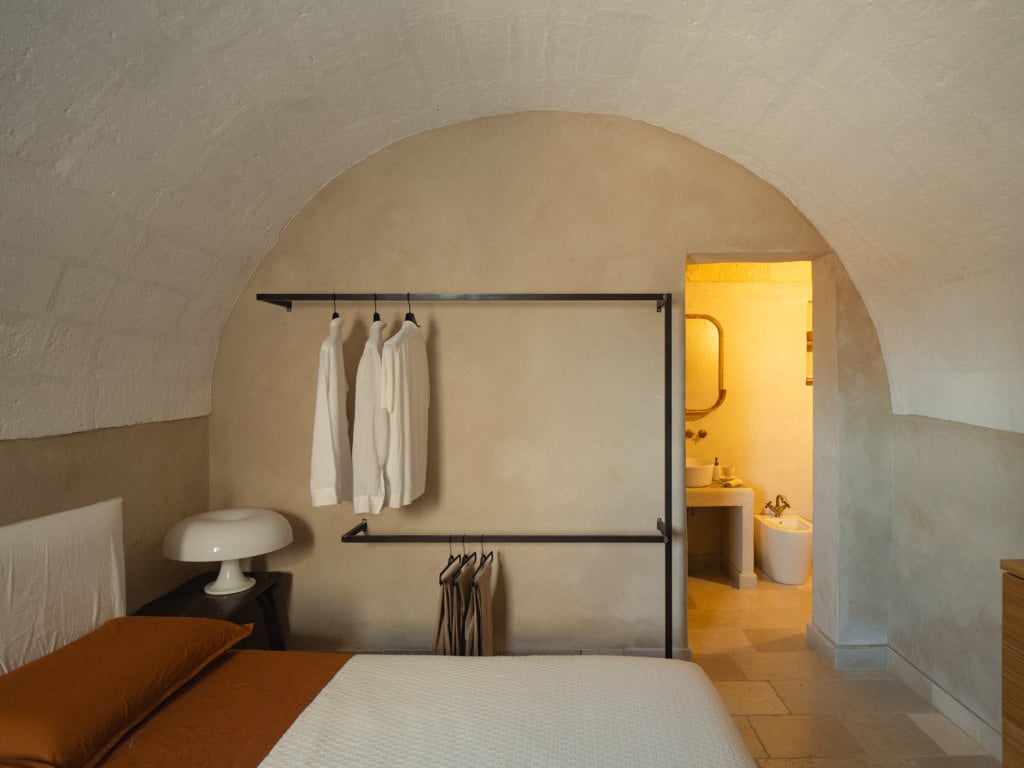 Il restauro di una masseria pugliese segna la rinascita di un’antica residenza del Settecento nel segno della sottrazione consapevole Il restauro di una masseria pugliese segna la rinascita di un’antica residenza del Settecento nel segno della sottrazione consapevole
