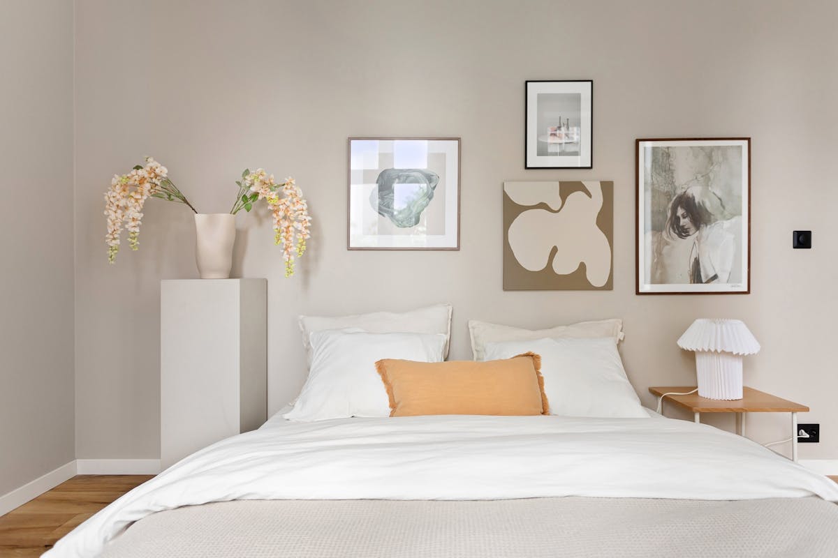 Elegant minimalist bedroom with modern artwork and decor, exuding calmness. Elegant minimalist bedroom with modern artwork and decor, exuding calmness.