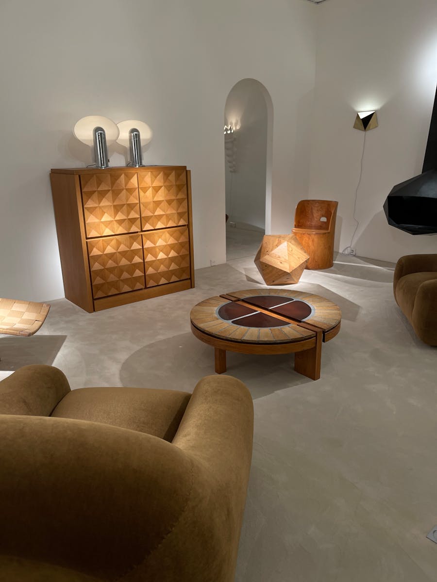 Explore this stylish minimalist room featuring modern furniture and unique lighting.