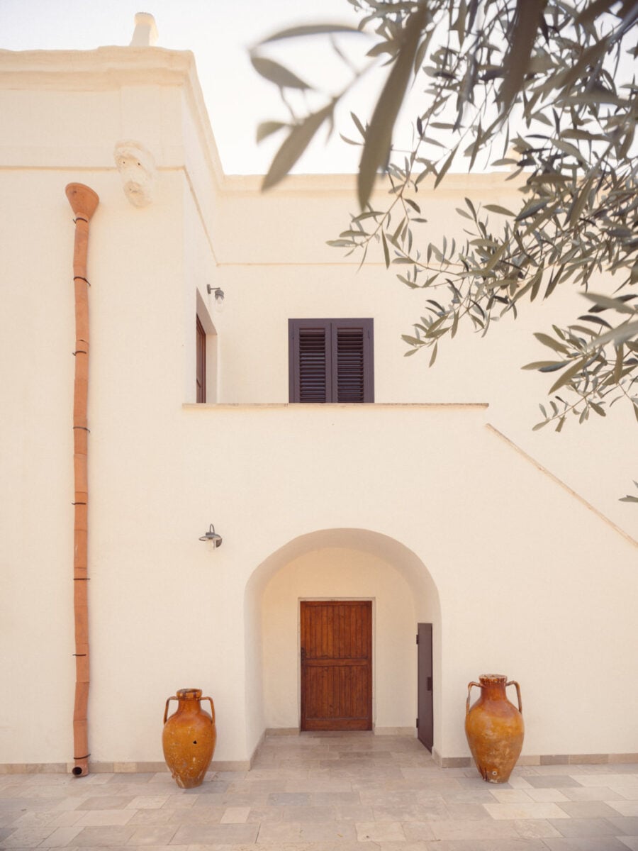 Il restauro di una masseria pugliese segna la rinascita di un’antica residenza del Settecento nel segno della sottrazione consapevole Il restauro di una masseria pugliese segna la rinascita di un’antica residenza del Settecento nel segno della sottrazione consapevole