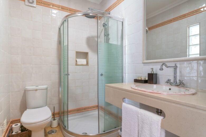 Doccia in un bagno piccolo
