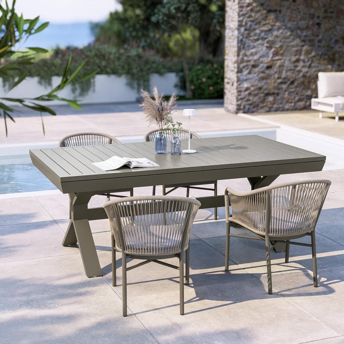 Eleganza moderna in giardino: la collezione Zelegant di Deghi