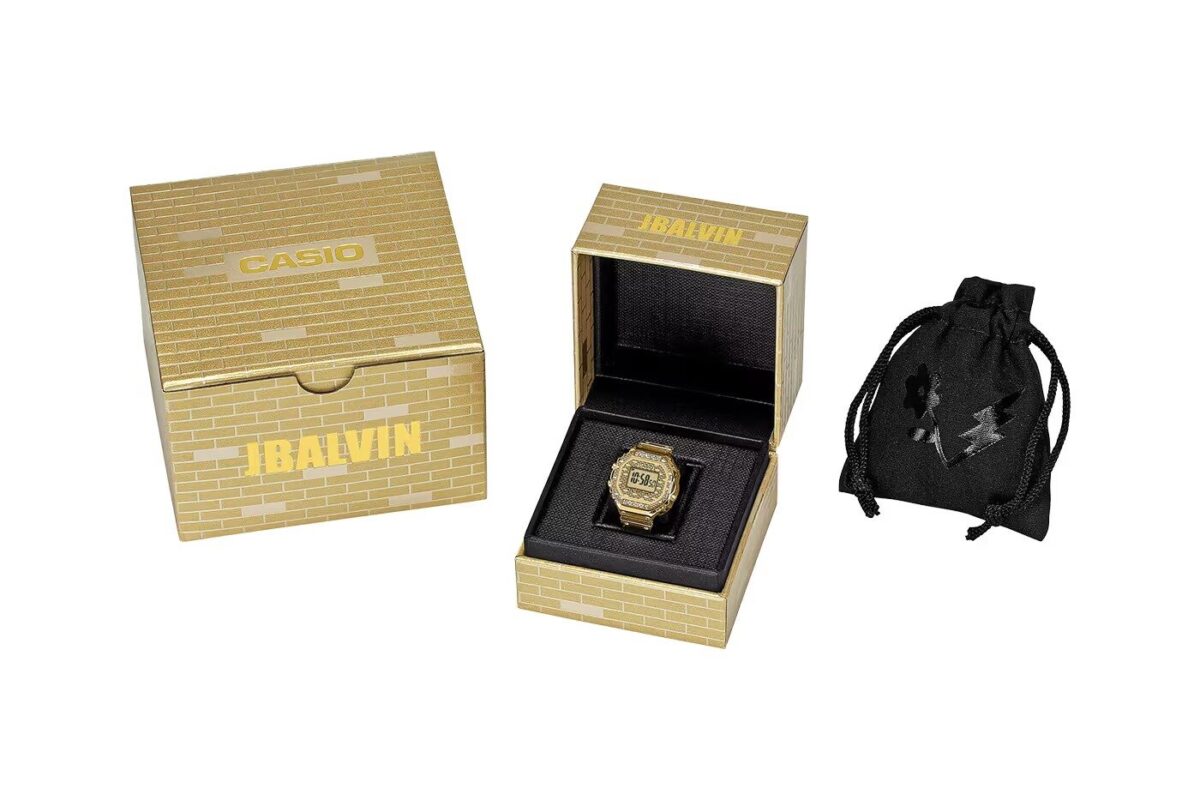 Oro e strass per l&rsquo;orologio anello Casio di J Balvin: sar&agrave; il nuovo trend dell&rsquo;anno!