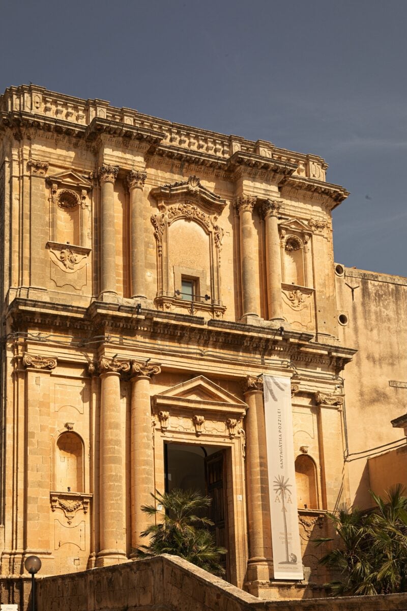 Nel cuore del barocco di Noto, una dimora storica si trasforma tra hospitality contemporanea e una chiesa convertita in boutique Nel cuore del barocco di Noto, una dimora storica si trasforma tra hospitality contemporanea e una chiesa convertita in boutique