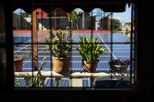 Scoperta che potrebbe rivoluzionare le case moderne: la membrana fotovoltaica trasparente