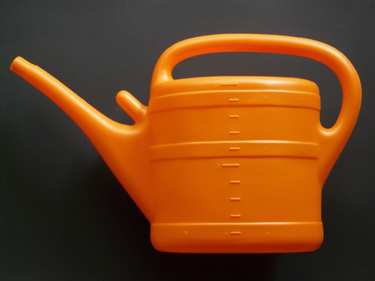 Come riciclare le taniche di plastica dell&rsquo;acqua: 10 idee +1