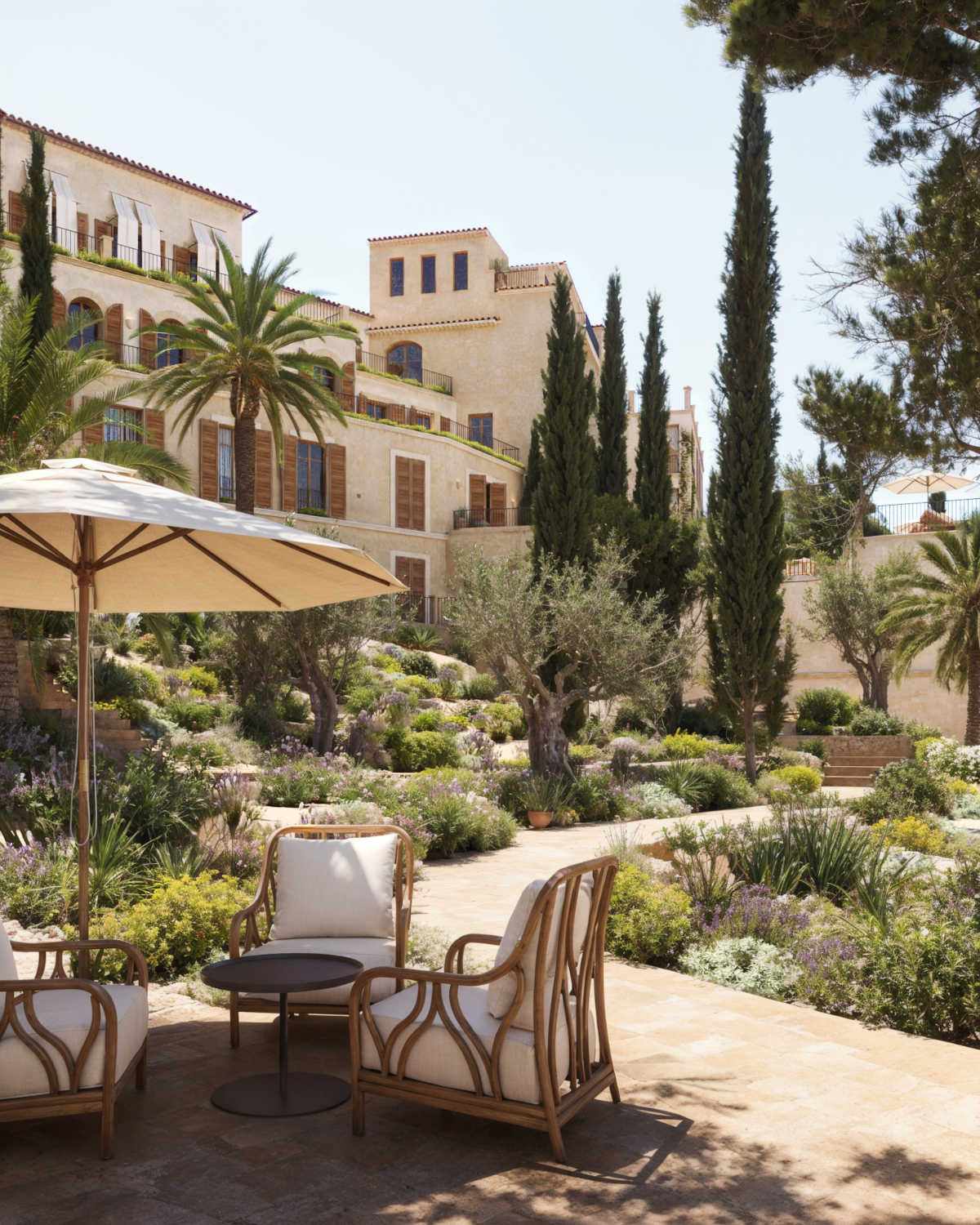Lontano da diffusi stereotipi, il Gran Hotel Margalida a Maiorca propone l&rsquo;ospitalit&agrave; rilassata e confortevole degli anni ’60