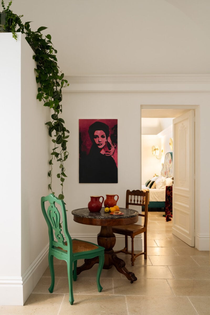 Il nuovo stile mediterraneo firmato da Valentina Autiero abbandona i soliti clich&eacute; per offrire un&rsquo;estetica colta e teatrale