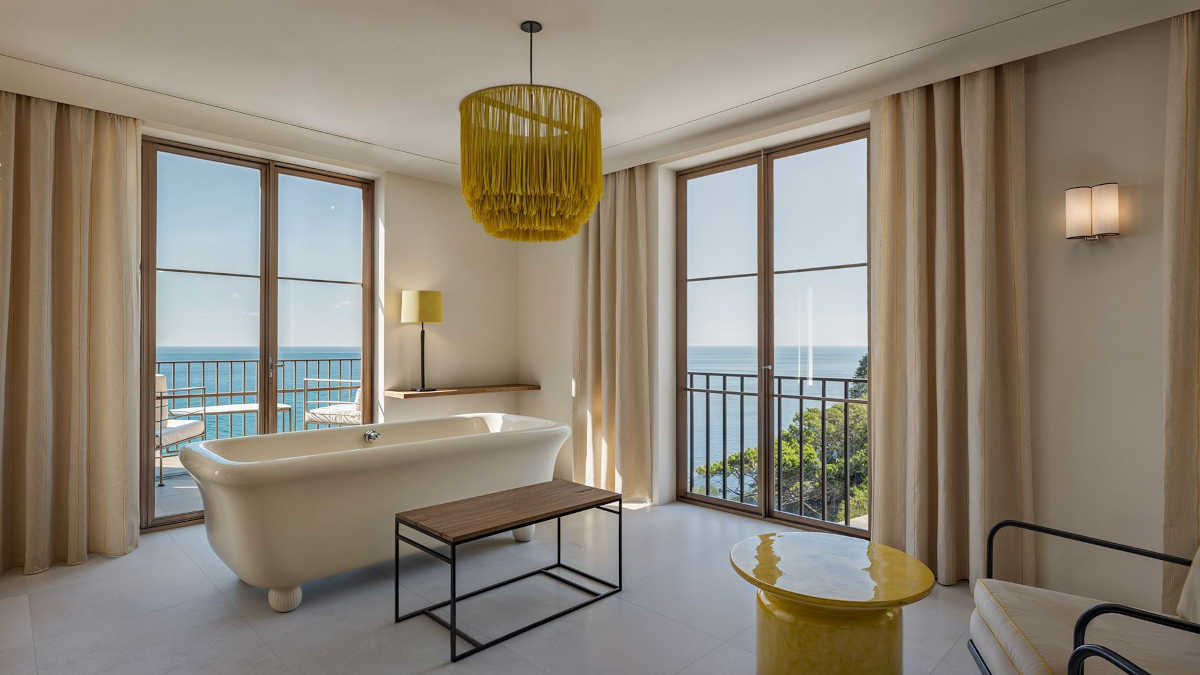 Lontano da diffusi stereotipi, il Gran Hotel Margalida a Maiorca propone l&rsquo;ospitalit&agrave; rilassata e confortevole degli anni ’60