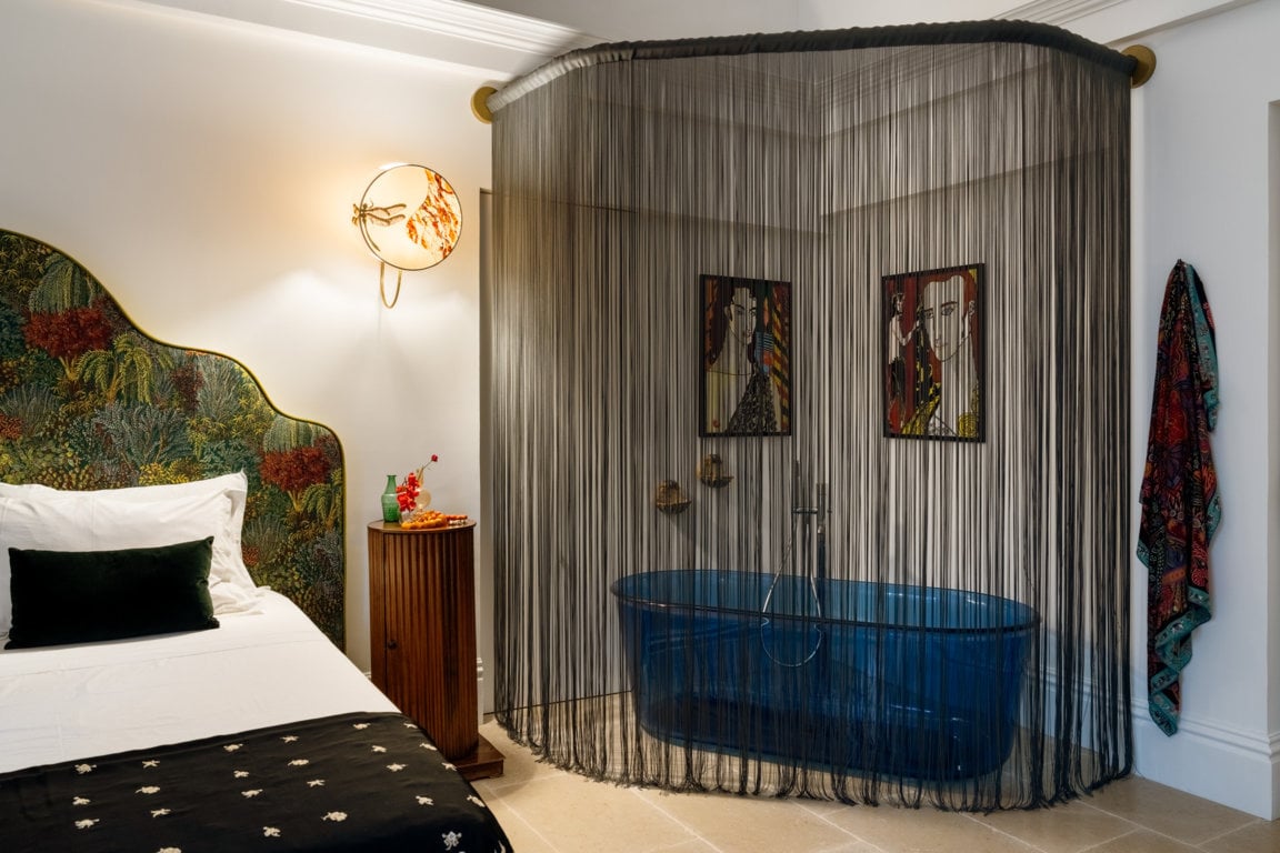 Il nuovo stile mediterraneo firmato da Valentina Autiero abbandona i soliti clich&eacute; per offrire un&rsquo;estetica colta e teatrale