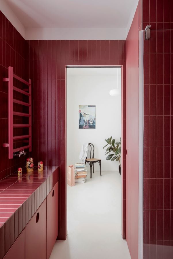 Questo appartamento milanese è una colorata matrioska contemporanea Questo appartamento milanese è una colorata matrioska contemporanea