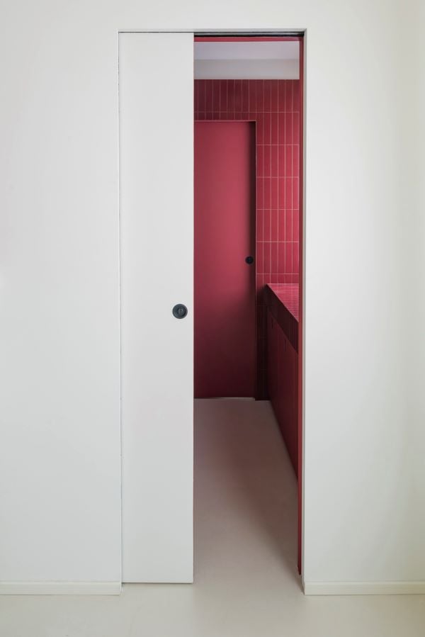Questo appartamento milanese è una colorata matrioska contemporanea Questo appartamento milanese è una colorata matrioska contemporanea