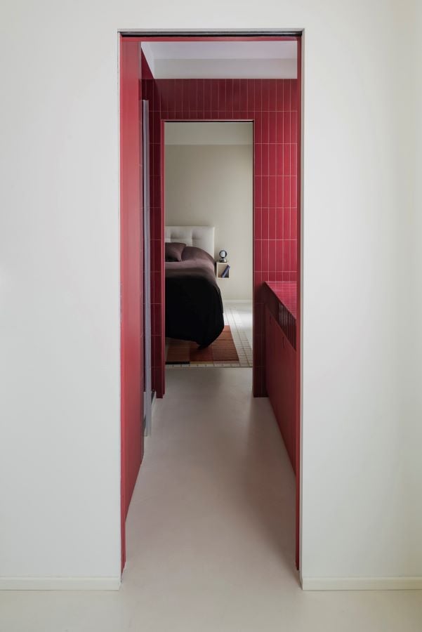 Questo appartamento milanese è una colorata matrioska contemporanea Questo appartamento milanese è una colorata matrioska contemporanea
