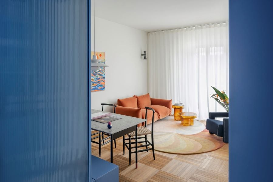 Questo appartamento milanese è una colorata matrioska contemporanea Questo appartamento milanese è una colorata matrioska contemporanea