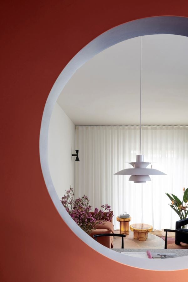 Questo appartamento milanese è una colorata matrioska contemporanea Questo appartamento milanese è una colorata matrioska contemporanea