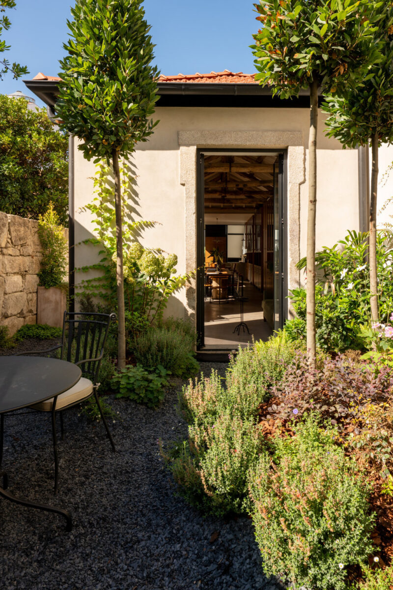 Casa Cedo è una guest house boutique dove il tempo scorre lento, fra giardini segreti e salotti dalle atmosfere Déco Casa Cedo è una guest house boutique dove il tempo scorre lento, fra giardini segreti e salotti dalle atmosfere Déco