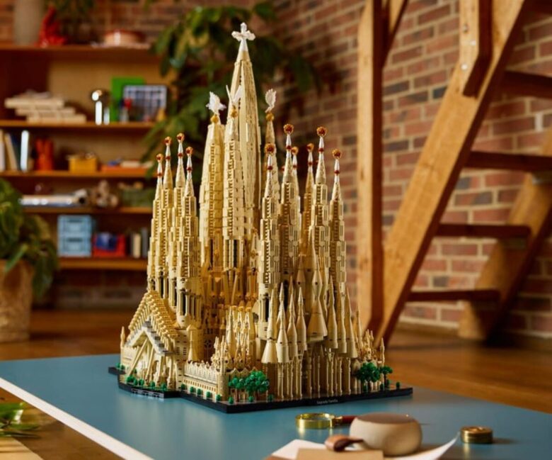 LEGO Architecture Sagrada Família