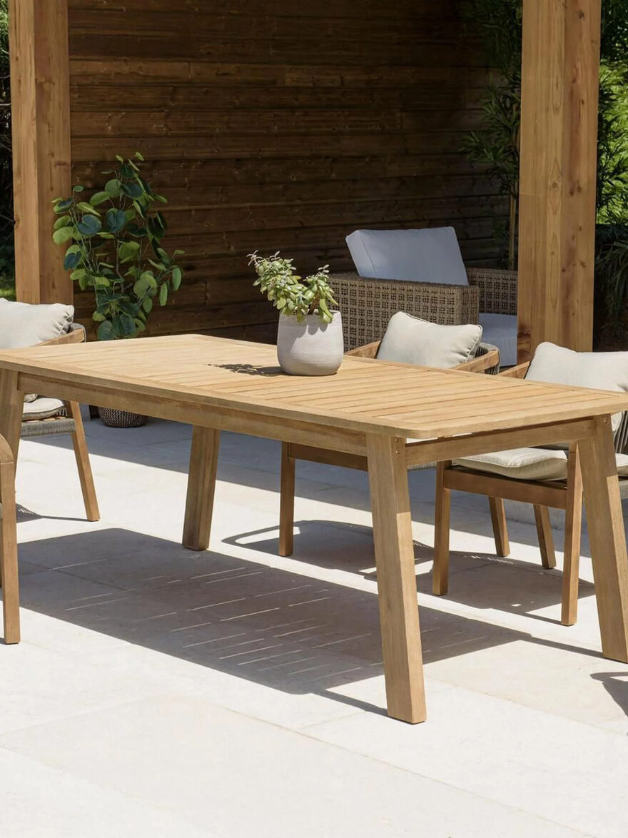 Mobili outdoor in legno: il fascino della natura nello spazio firmato Westwing Mobili outdoor in legno: il fascino della natura nello spazio firmato Westwing