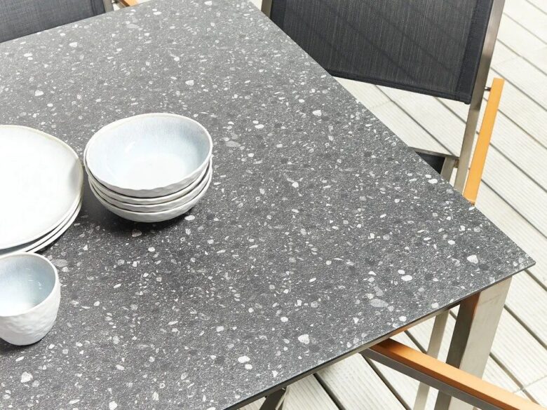 tavolo-da-giardino-vetro-temperato-e-acciaio-inox-nero-e-argento