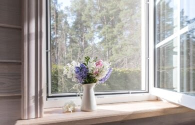 Protezione dagli insetti e massimo comfort: perché la zanzariera elettrica piace sempre di più