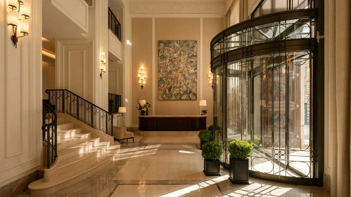 Da custode del denaro a custode dell’ospitalità: Corinthia Rome, un tempo Palazzo della Banca d’Italia, oggi accoglie e si prende cura dei suoi ospiti Da custode del denaro a custode dell’ospitalità: Corinthia Rome, un tempo Palazzo della Banca d’Italia, oggi accoglie e si prende cura dei suoi ospiti