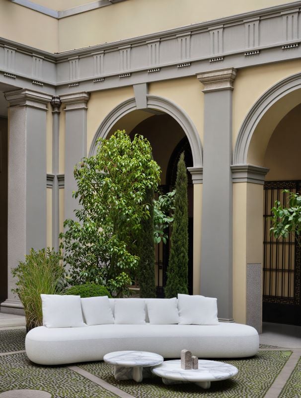 Outdoor lounge: 9 divani curvi per creare avvolgenti isole di relax Outdoor lounge: 9 divani curvi per creare avvolgenti isole di relax