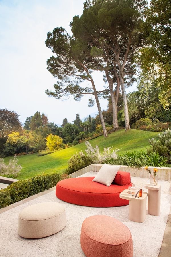 Outdoor lounge: 9 divani curvi per creare avvolgenti isole di relax Outdoor lounge: 9 divani curvi per creare avvolgenti isole di relax