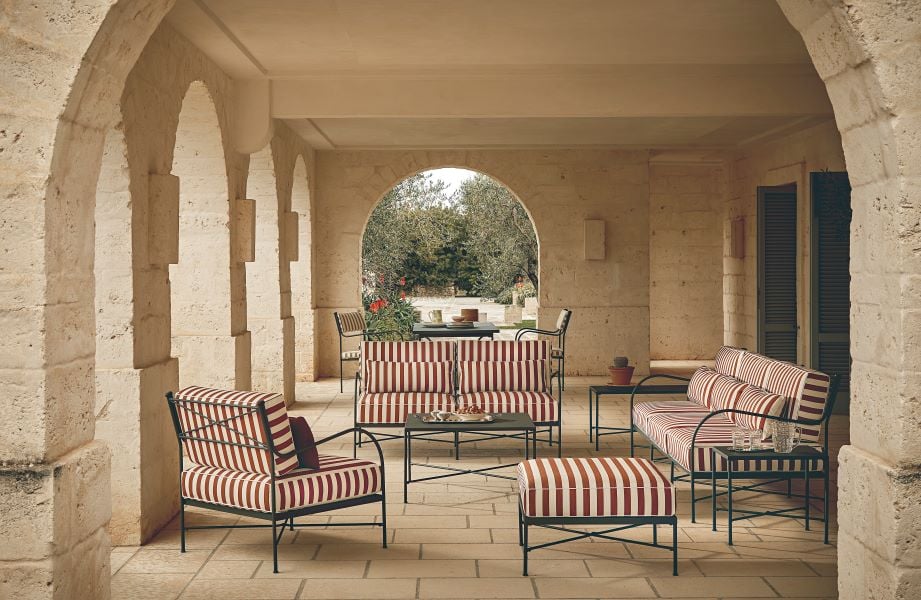 Outdoor lounge: 9 divani curvi per creare avvolgenti isole di relax Outdoor lounge: 9 divani curvi per creare avvolgenti isole di relax