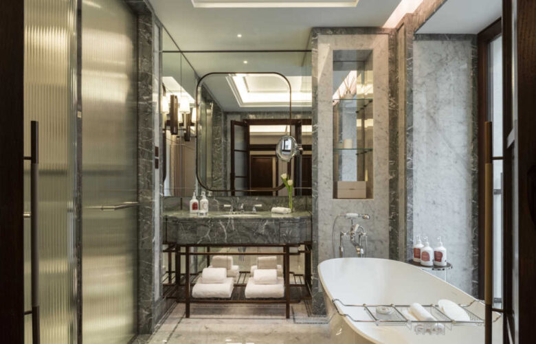 corinthia-rome-superior-suite-bathroom