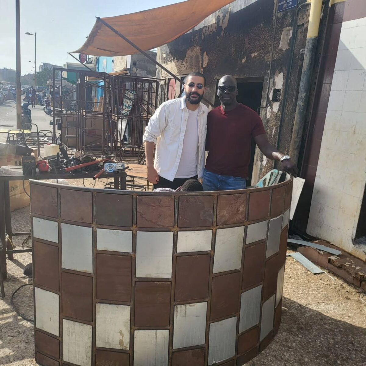 Il sincretismo estetico di Mehdi Dakhli. Designer e art consultant che crea ponti tra tradizioni e paesi del Mediterraneo. Il sincretismo estetico di Mehdi Dakhli. Designer e art consultant che crea ponti tra tradizioni e paesi del Mediterraneo.