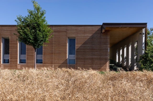 Per un’architettura di relazione. L’ampliamento del Pastificio Agricolo Mancini evoca tempo lento e cura. Per un’architettura di relazione. L’ampliamento del Pastificio Agricolo Mancini evoca tempo lento e cura.
