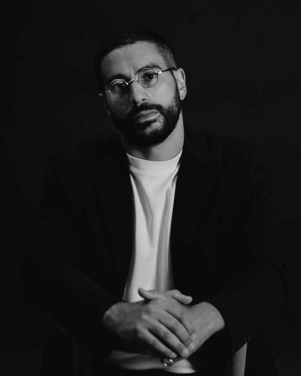 Il sincretismo estetico di Mehdi Dakhli. Designer e art consultant che crea ponti tra tradizioni e paesi del Mediterraneo. Il sincretismo estetico di Mehdi Dakhli. Designer e art consultant che crea ponti tra tradizioni e paesi del Mediterraneo.