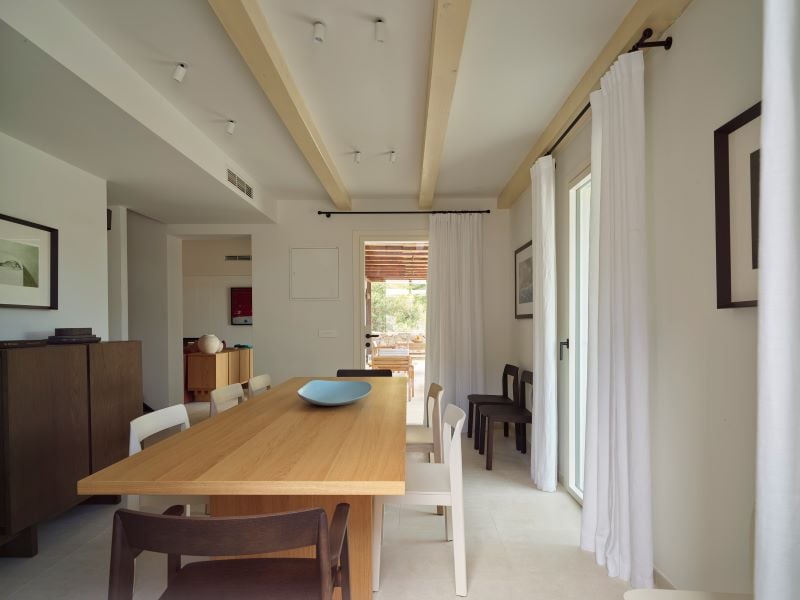 Lo studio di architettura Parisotto+Formenton trasforma una vecchia Robinson House croata nel buen retiro estivo Branzino Felice