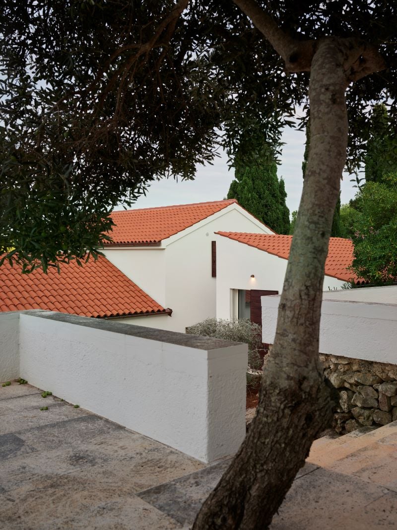 Lo studio di architettura Parisotto+Formenton trasforma una vecchia Robinson House croata nel buen retiro estivo Branzino Felice