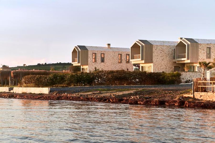 Sull’isola di Cunda, nel boutique hotel firmato SOUR, l’interior design segue il ritmo della musica Sull’isola di Cunda, nel boutique hotel firmato SOUR, l’interior design segue il ritmo della musica