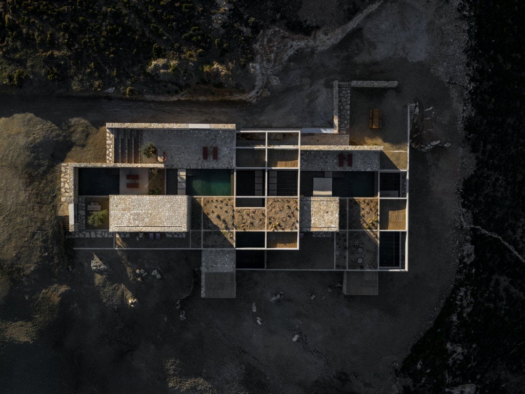 Un retreat nelle Cicladi si fonde con la natura, offrendo un rifugio nel silenzio