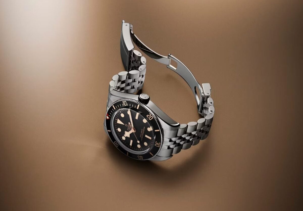 Hai visto l’orologio Tudor al polso di David Beckham? È lui il vero protagonista a Wimbledon Hai visto l’orologio Tudor al polso di David Beckham? È lui il vero protagonista a Wimbledon