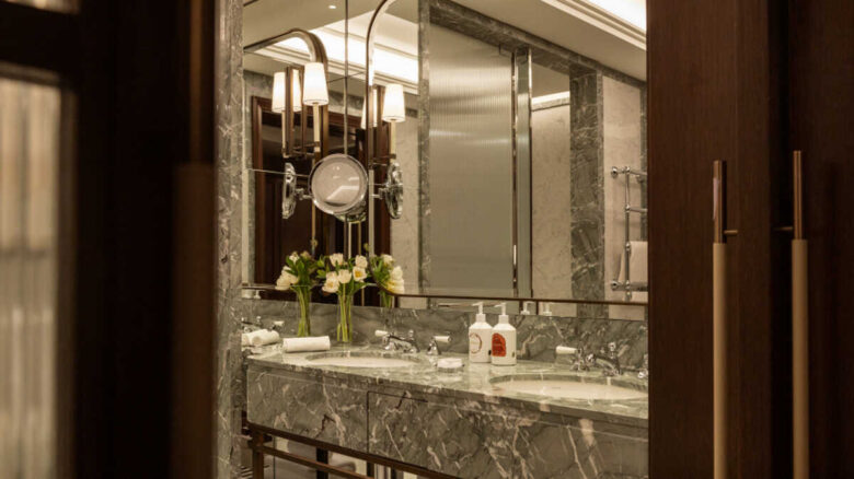corinthia-rome-bagno-junior-suite