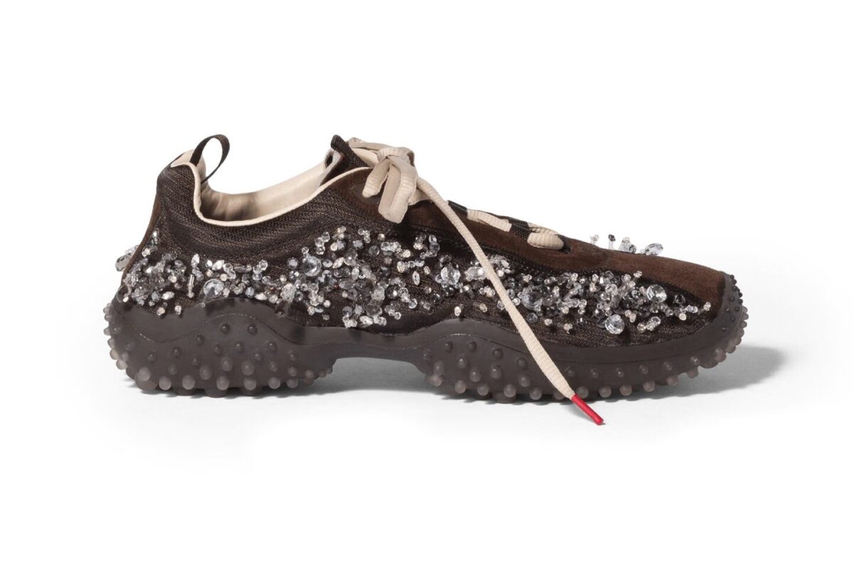 La scarpa a bolle Miu Miu è tornata: il cult degli anni 2000 conquista l’autunno 2026 La scarpa a bolle Miu Miu è tornata: il cult degli anni 2000 conquista l’autunno 2026