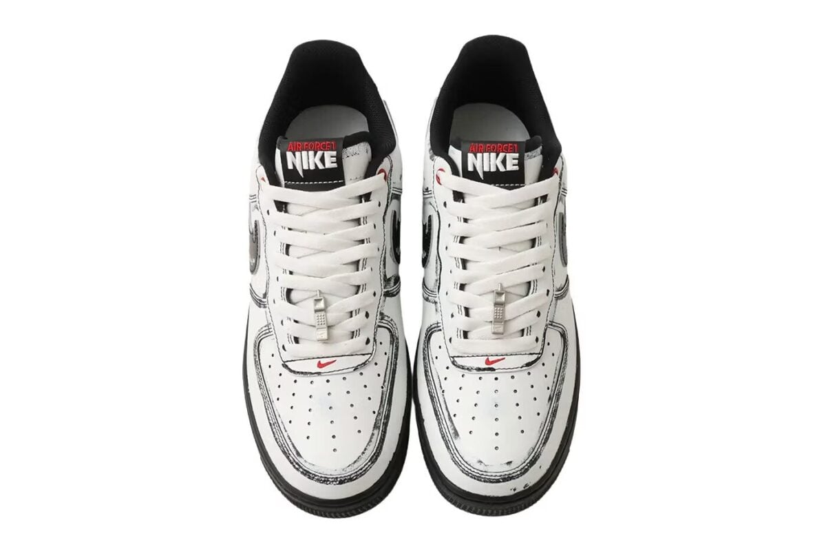 Nike Air Force 1 Low Ghostface: le sneakers horror che tutti vogliono ai piedi Nike Air Force 1 Low Ghostface: le sneakers horror che tutti vogliono ai piedi