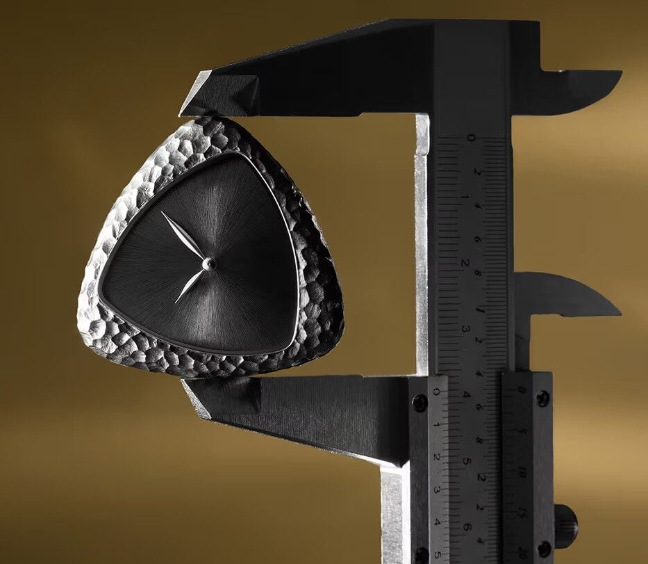 Sembra un reperto archeologico, ma l’orologio Anoma &egrave; il pi&ugrave; esclusivo del momento