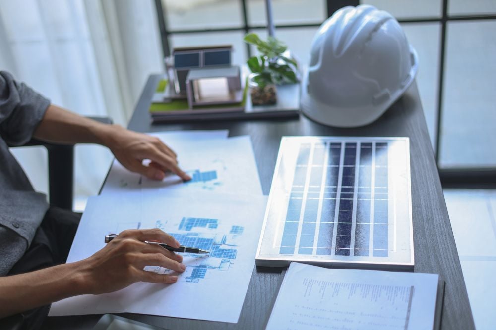 Pavimento fotovoltaico: guida completa al funzionamento, costi, rendimento e vantaggi Pavimento fotovoltaico: guida completa al funzionamento, costi, rendimento e vantaggi