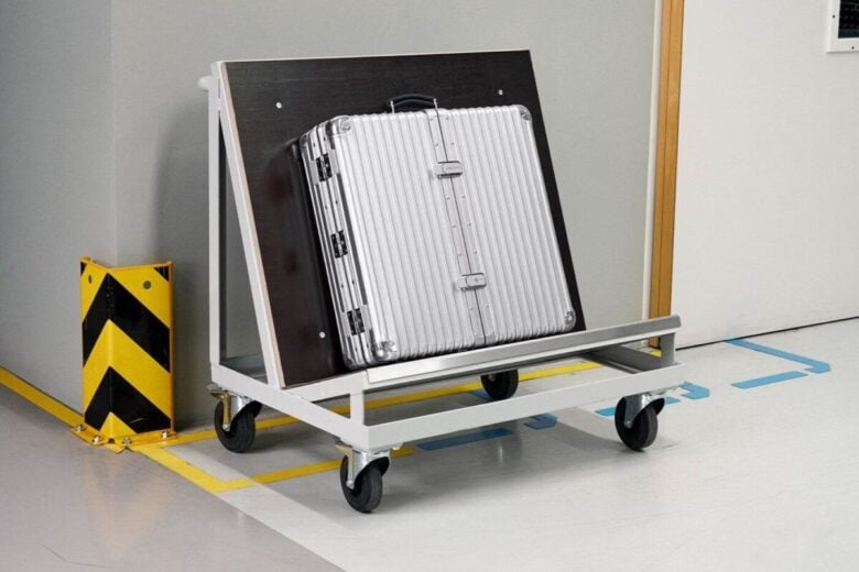 rimowa-limited-edition-aluminium-dartboard-case