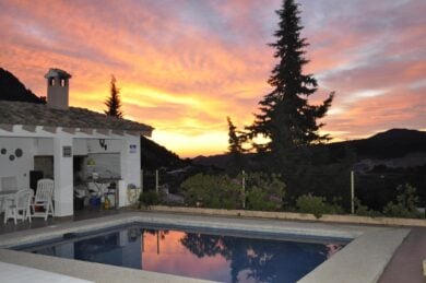 In Italia puoi comprare una villa con piscina spendendo meno di un appartamento
