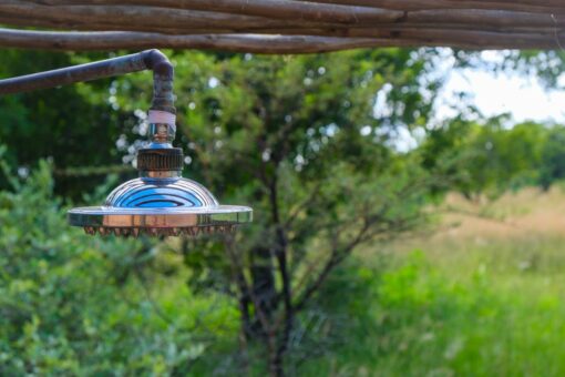 Doccia in giardino: come fare, costi e ispirazioni