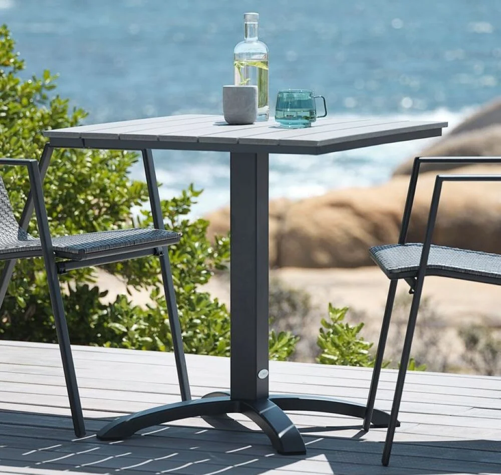 Ferragosto last minute in giardino? Da JYSK i tavoli da esterno sono scontati fino al 50% Ferragosto last minute in giardino? Da JYSK i tavoli da esterno sono scontati fino al 50%