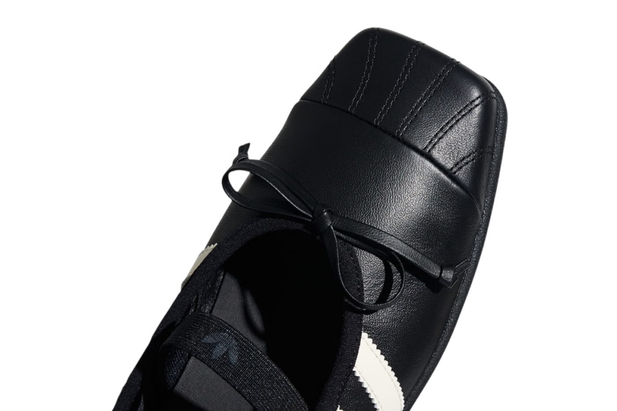 Sembrano scarpette da danza, ma sono adidas Superstar: il nuovo modello firmato JENNIE Sembrano scarpette da danza, ma sono adidas Superstar: il nuovo modello firmato JENNIE
