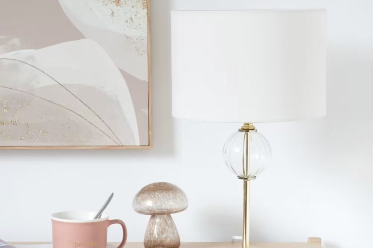 Lampade da tavolo dorate: i modelli Maisons du Monde che illuminano la casa con eleganza Lampade da tavolo dorate: i modelli Maisons du Monde che illuminano la casa con eleganza