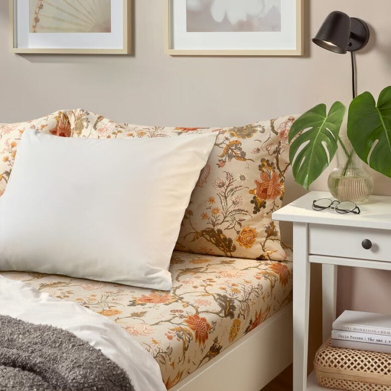 naesselklocka-lenzuolo-con-angoli-grigio-chiaro-beige__1301104_pe937287_s5