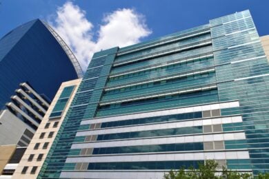 Non bisognerà aspettare il 2030: per questi edifici la Direttiva Case Green scatta già nel 2028